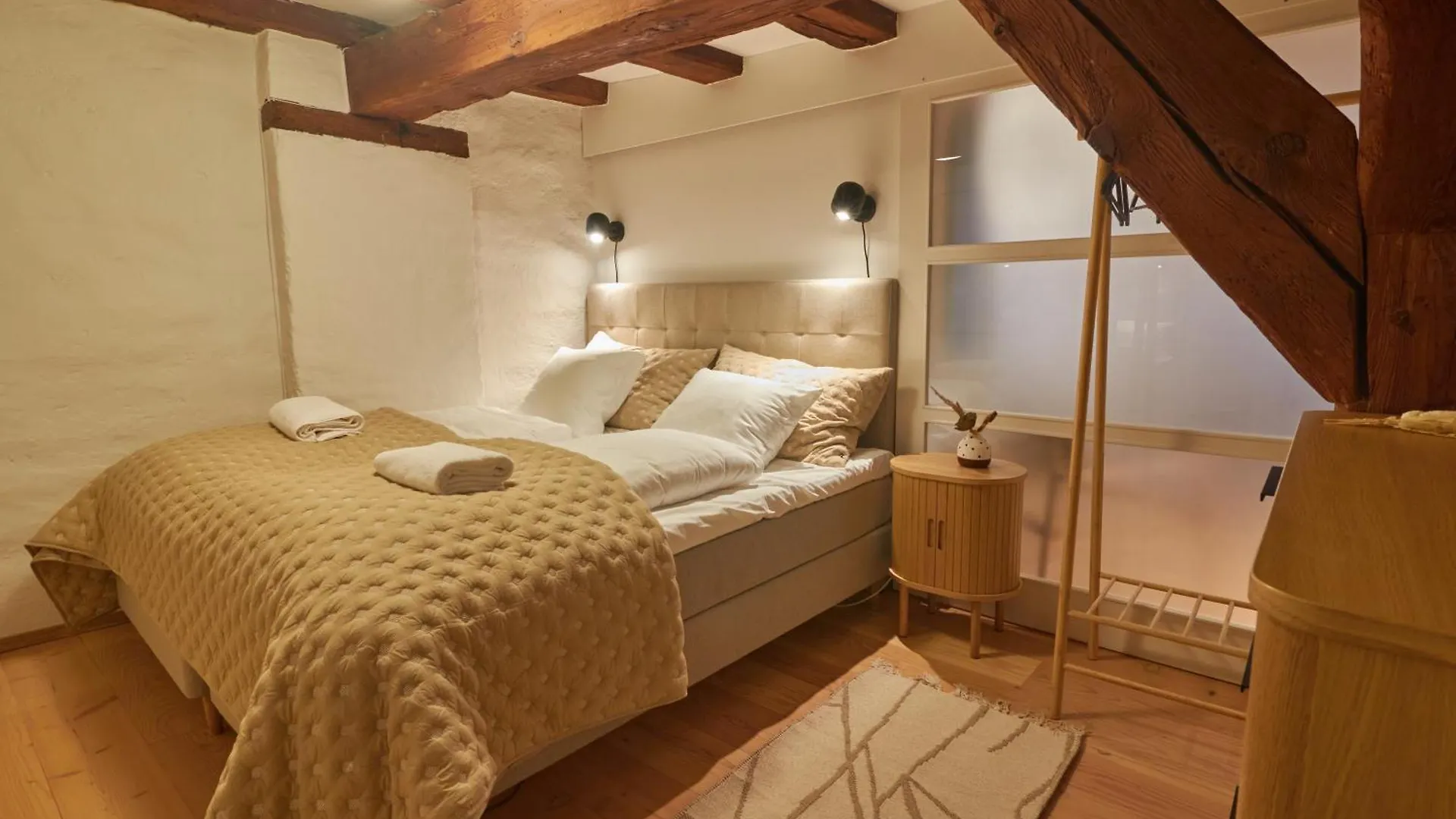 コペンハーゲンWarm 3Br Loft With Exposed Beamsアパートメント コペンハーゲン