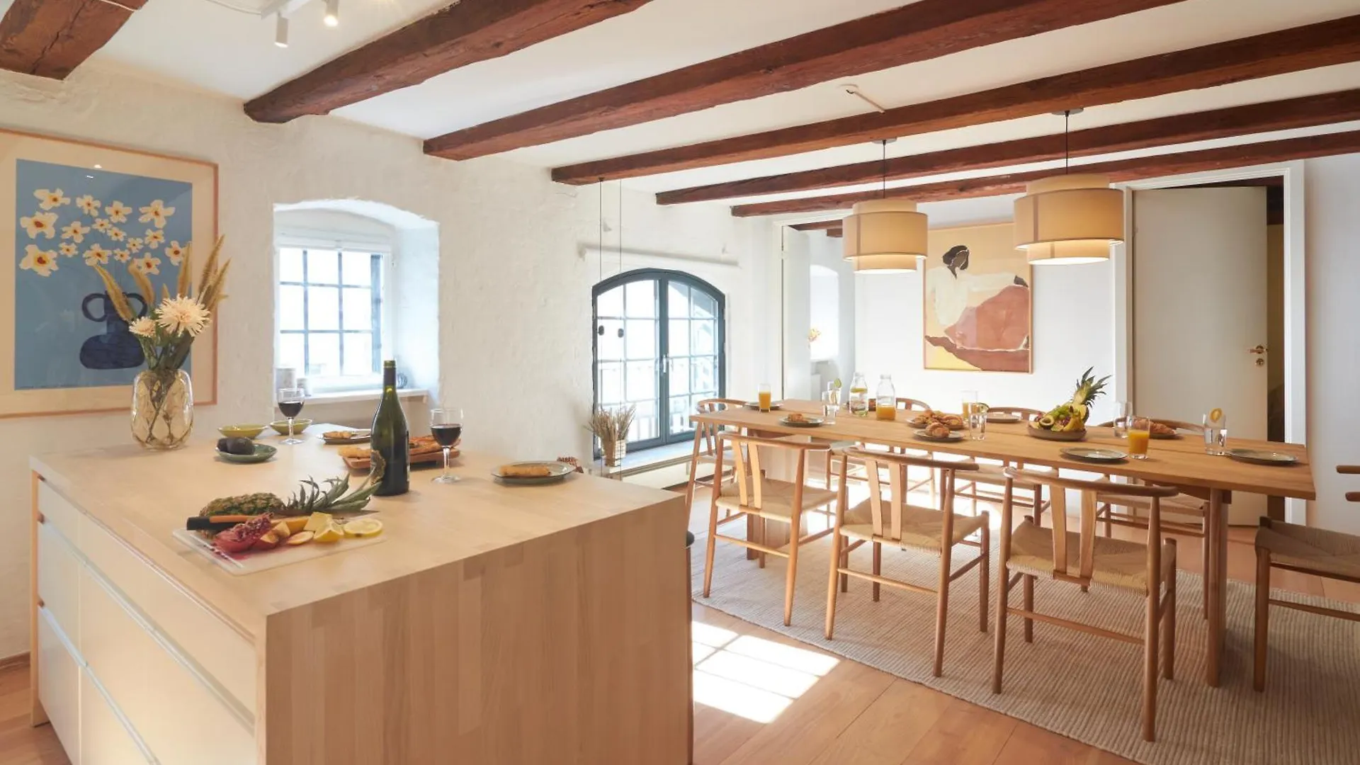 コペンハーゲンWarm 3Br Loft With Exposed Beamsアパートメント アパート