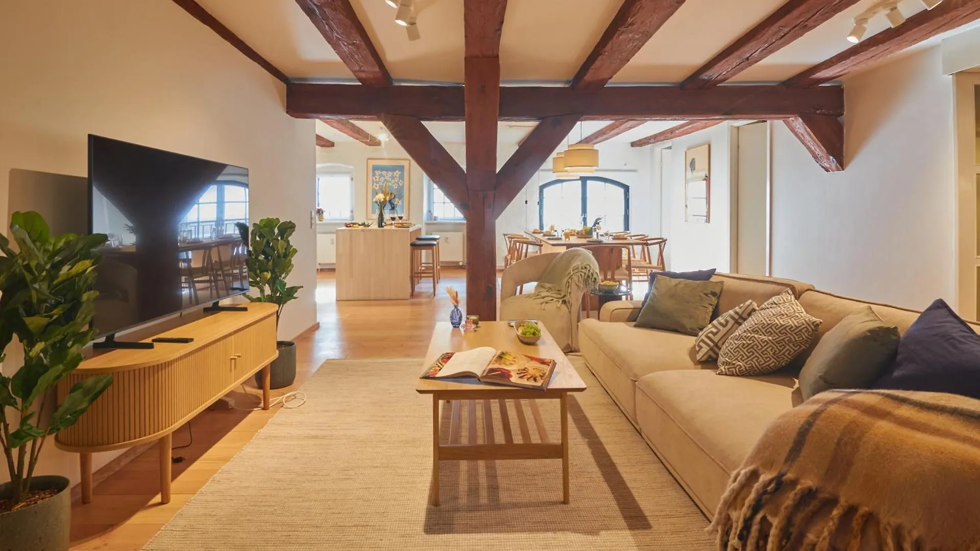 アパート コペンハーゲンWarm 3Br Loft With Exposed Beamsアパートメント デンマーク